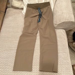 NWOT Figs Livingston Sandstone scrub pant XS